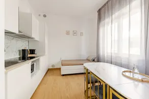 Charming Three-Room Apartment with Patio: Excellent Wi-Fi - Image 2