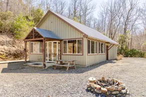 Mount Mitchell Retreat | Fire Pit, Grill & Views - Image 4