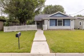 Vine Cottage Georgetown ~ 7 Beds ~ Fenced Yard - Image 2