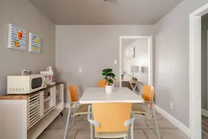 Upstairs Retreat Near UofH TSU Downtown & Midtown - Image 3