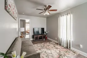 Upstairs Retreat Near UofH TSU Downtown & Midtown - Image 2