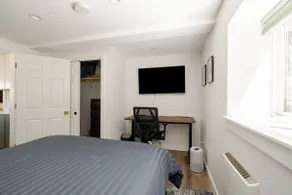 Bright basement apartment in Columbia City - Image 4