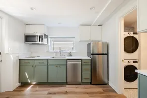 Bright basement apartment in Columbia City - Image 5