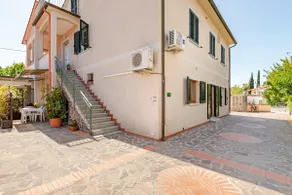 Three-room apartment just a stone's throw from the beach - Image 3