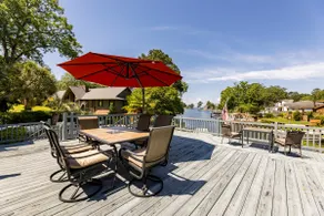 Lakefront w pool, perfect place for a small venue - Image 5