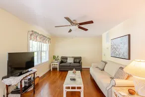 Scottsville Downtown Bungalow - Image 2