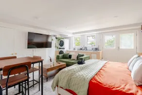 Private Studio Full Kitchen Near DC - Image 4