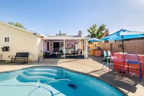 Paradise! /Built-in-pool - Image 2