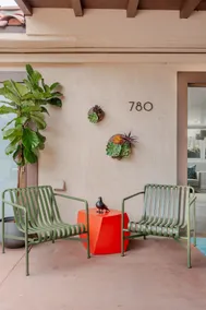 Stylish Modern Guesthouse Close to the Metro - Image 5