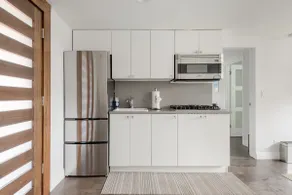Stylish Modern Guesthouse Close to the Metro - Image 4