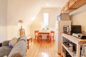 Tree Top Suite, cozy downtown apartment - Image 4