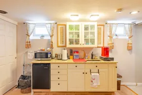 Aunt El's Haven - Image 5
