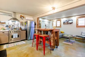 Cozy Spa Sanctuary - Steps to Restaurants and Shopping - Image 4