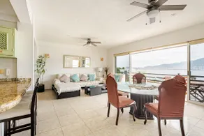 Apartment with a Panoramic View in Brisas! - Image 2