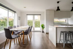 Mainbay Beach House - Steps away to Beach & Shops - Image 3