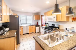 Serenity House near Gaslamp, San Diego Zoo & Petco - Image 4