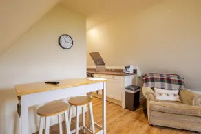 51 ½ - Self Contained Loft Space - Sleeps 2 - Image 3