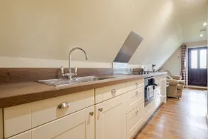 51 ½ - Self Contained Loft Space - Sleeps 2 - Image 5