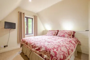 51 ½ - Self Contained Loft Space - Sleeps 2 - Image 4