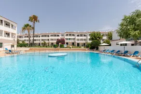 Cozy studio with a pool near the beach - Image 5