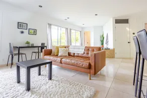 Scenic Lakefront Suite with Private Jacuzzi - Image 3