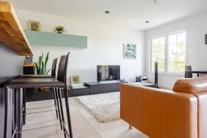 Scenic Lakefront Suite with Private Jacuzzi - Image 4