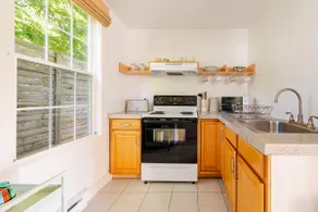 Guest Apartment in Converted 1870s Carriage House - Image 5