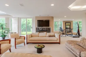 Nature living Luxury private Home pristine lake - Image 2