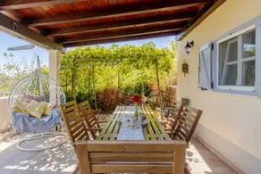 Comfort in quiet relaxing location, garden & pool - Image 4