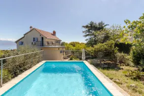 Comfort in quiet relaxing location, garden & pool - Image 2
