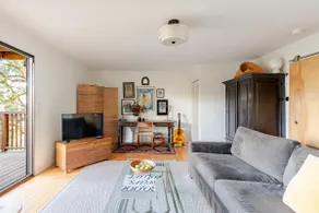 Wooded In-Law Apartment Close to Everything - Image 3