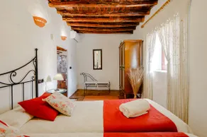 Can Juano. Country house with a pool and a hot tub - Image 4