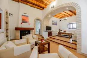 Can Juano. Country house with a pool and a hot tub - Image 3