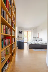 Nice studio with balcony on a quiet & green street - Image 3