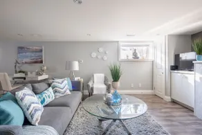 Stylish Newly Updated Suite with Parking & Laundry - Image 4