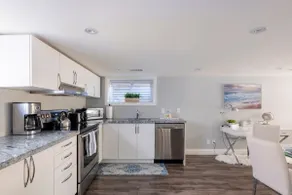 Stylish Newly Updated Suite with Parking & Laundry - Image 3