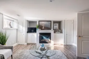 Stylish Newly Updated Suite with Parking & Laundry - Image 5
