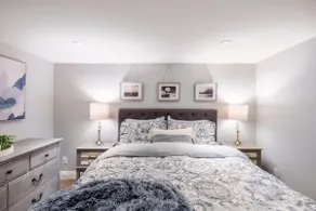 Stylish Newly Updated Suite with Parking & Laundry - Image 2