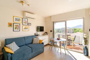 Balcony overlooking the Albères – Beach 300 m away, Wi-Fi, Parking - Image 2
