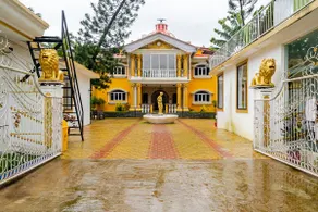 Palatial villa with private pool & luxurious space - Image 2