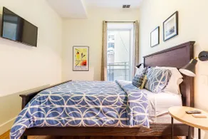 Urban Chic Apartment by the Magnificent Mile - Image 4