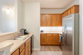 Cornelius Condo, centrally located. - Image 4