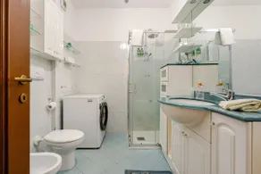 Vanessa's House (Free parking in indoor garage) - Image 5