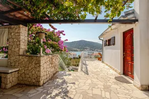 Vacation House Mico, Vinisce bay - Image 2