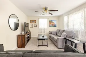Cozy home in Madison (pet friendly!) - Image 2