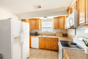 Cozy home in Madison (pet friendly!) - Image 5