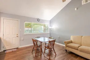 House in Little Saigon Bellaire - Image 2
