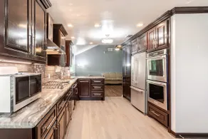 House in Little Saigon Bellaire - Image 4