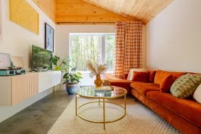 Orig.Inns - Cozy Bunkie Hideaway with Hot Tub - Image 3