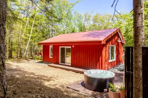 Orig.Inns - Cozy Bunkie Hideaway with Hot Tub - Image 2